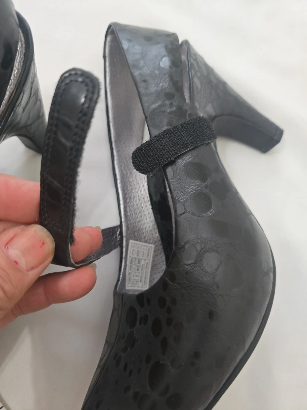 Tsubo Black Textured Mary Jane Heels with Cross Strap‎ 7.5